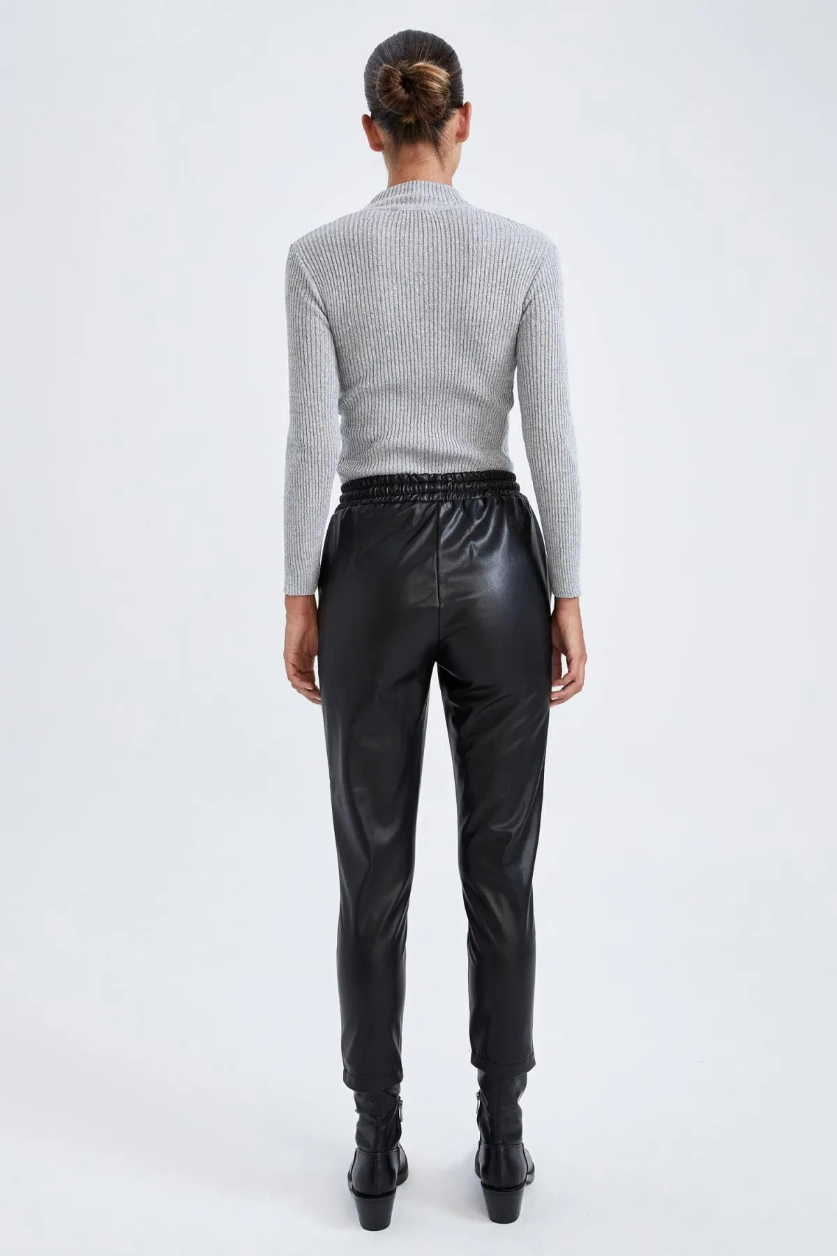 DeFacto  Hose aus Kunstleder mit Jogger-Tasche
