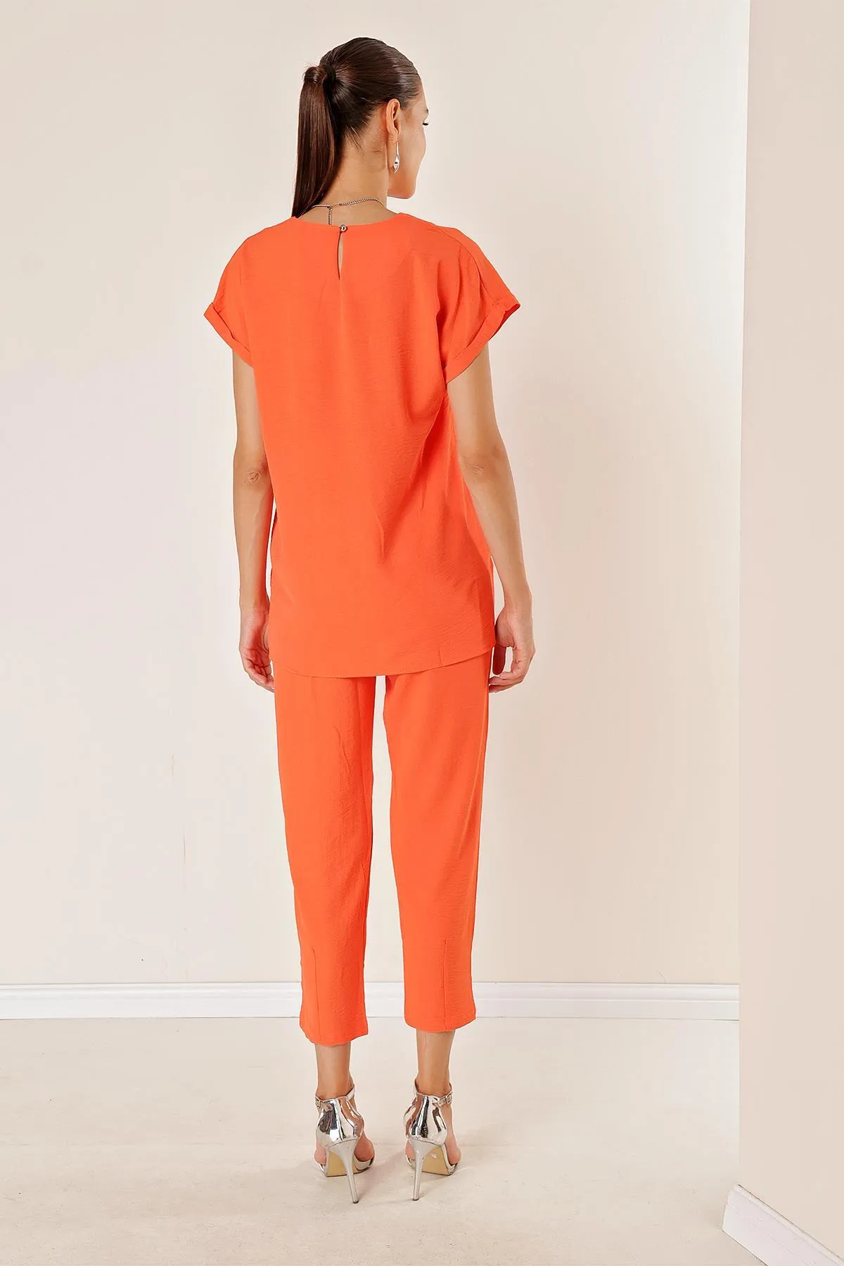By Saygı  Ayrobin-Beinkragen-Set mit Taschen und Hose