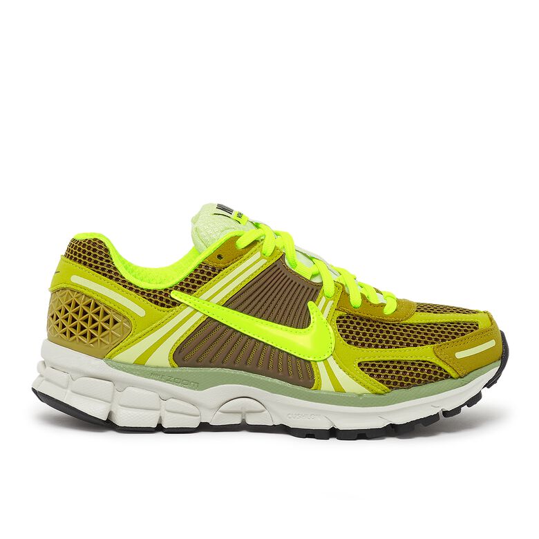 NIKE Wmns Zoom Vomero 5 
