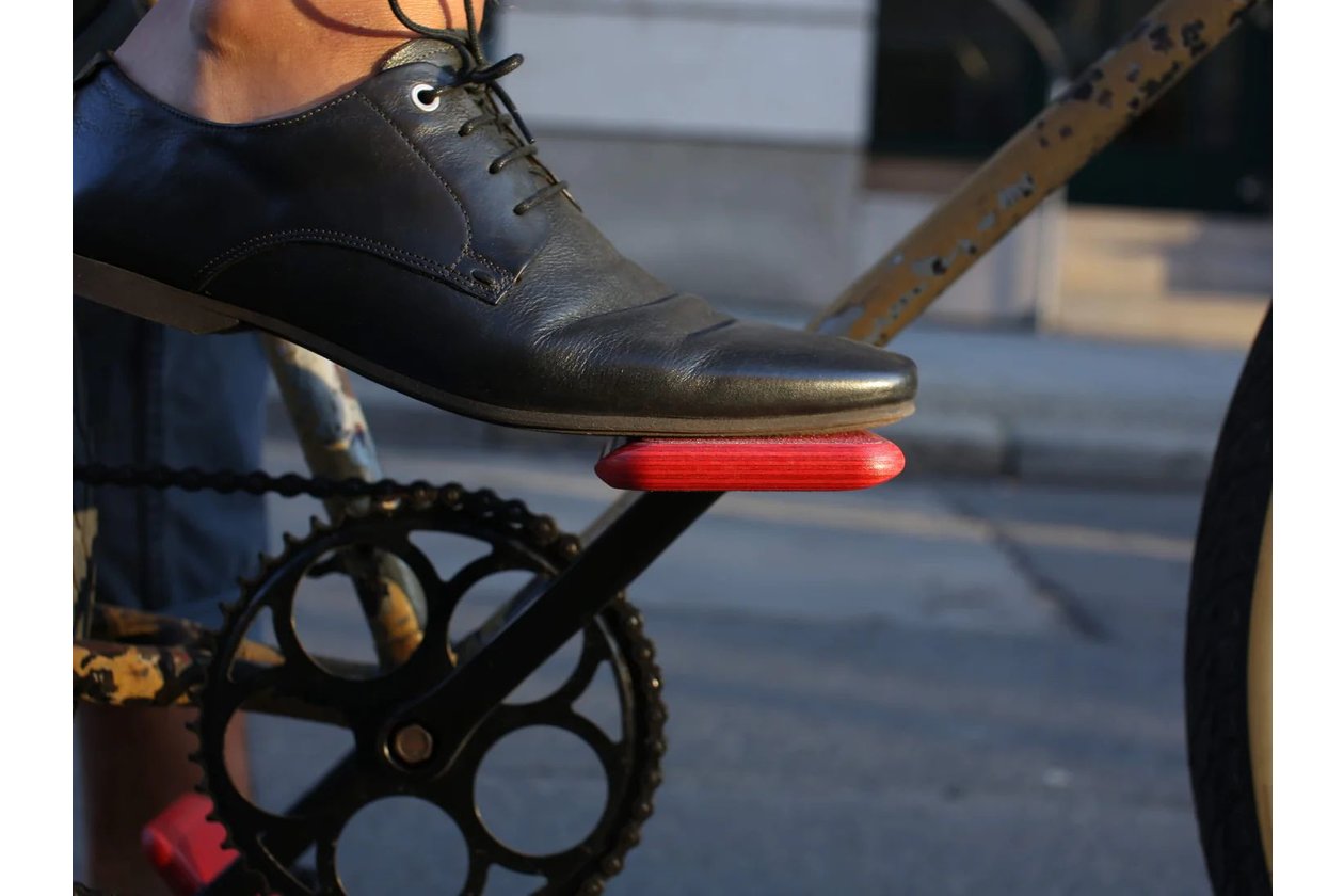 MOTO Colour Pedal