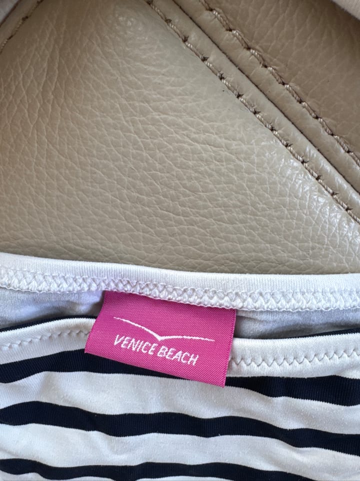 Venice Beach Bikini in Weiß/ Dunkelblau günstig kaufen 40C-Cup