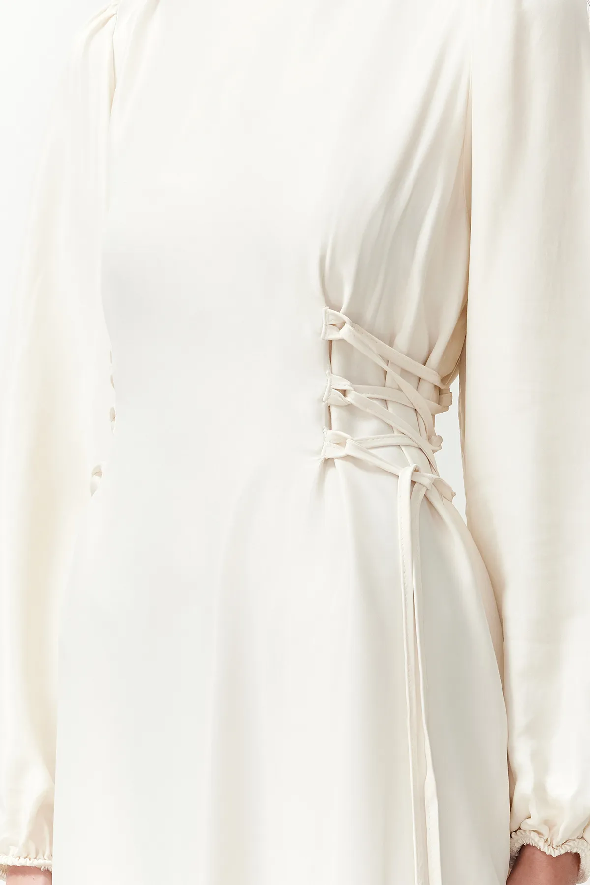 Trendyol Modest  Satin-Hochzeits-Abendkleid für besondere Anlässe - Weißes Britli-Kleid TCTSS23DB00037