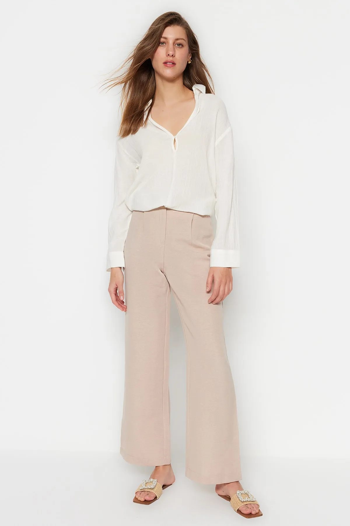 Trendyol Collection  Steinige, gewebte Hose in Leinenoptik mit hoher Taille TWOSS23PL00210
