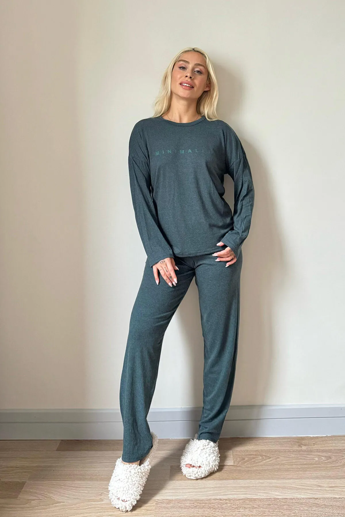 Pijamaevi  Grünes, minimalistisch bedrucktes, langärmliges Damen-Pyjama-Set aus Bambus