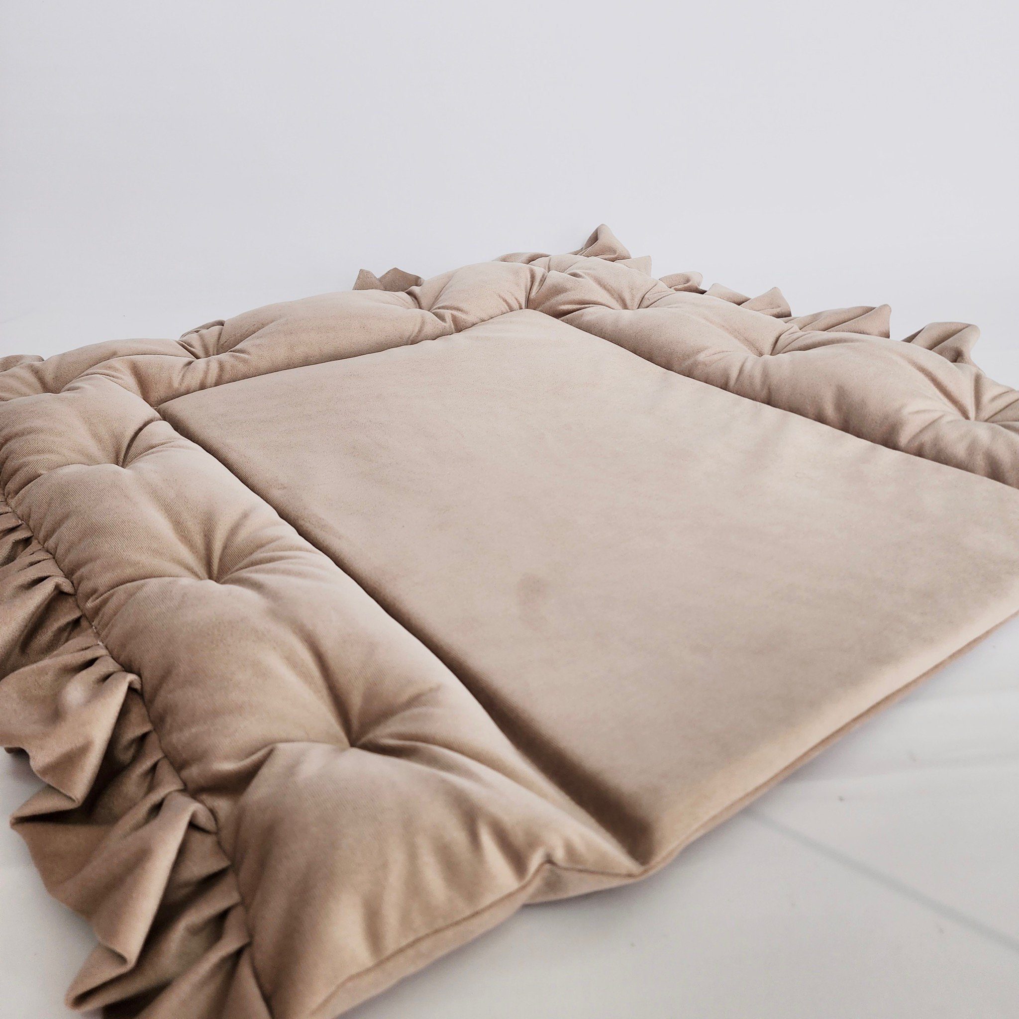 Baby Fancyroom Wickelauflage Samt Wickelauflage mit Rüschen Wickelunterlage für Wickelkommode (Optional mit Aufbewahrungskörbchen, Organizer, 1-tlg., Optional mit Utensilokörbchen, Organizer), Mit Liebe handgefertigt