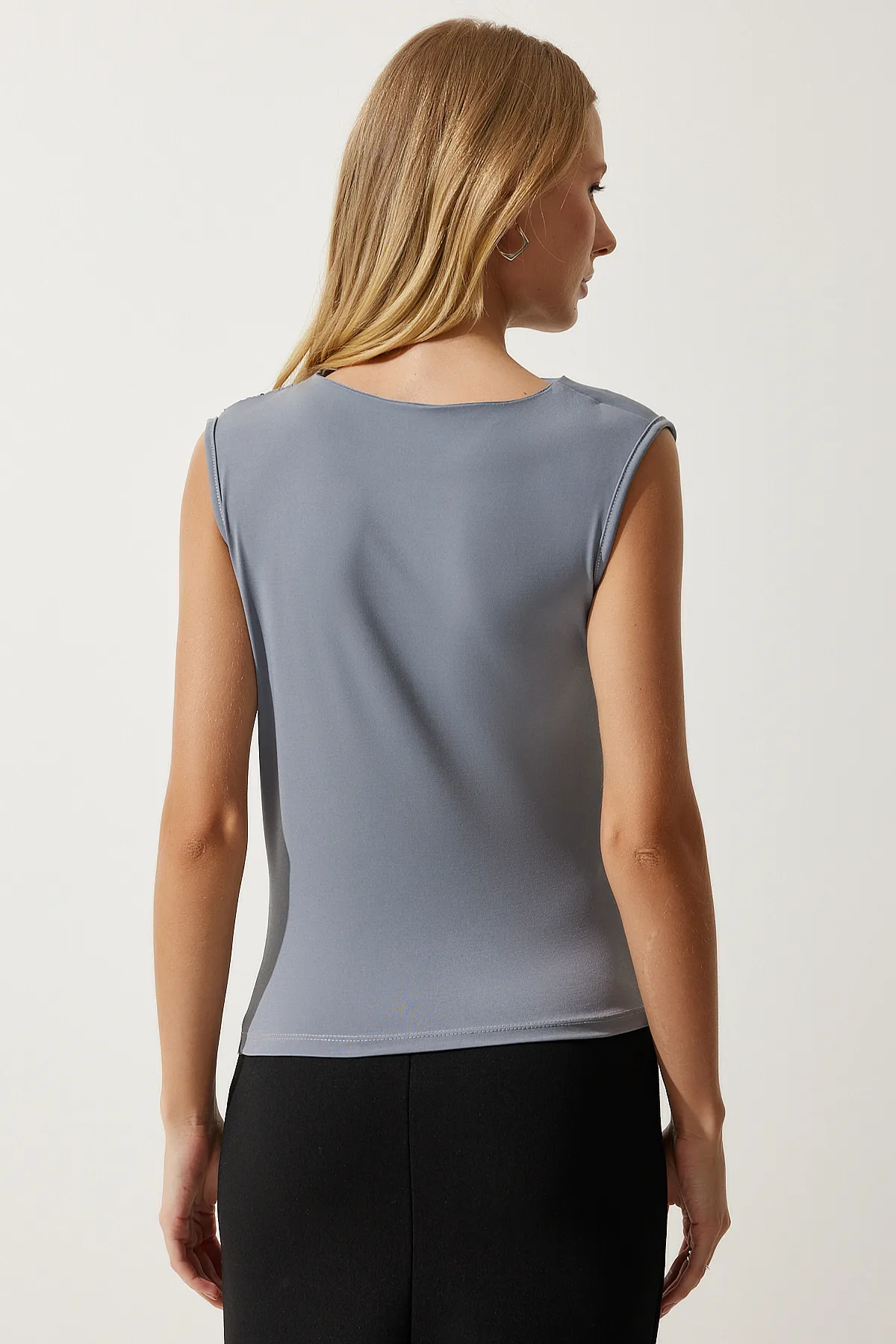 Happiness İstanbul  Geräucherte, geraffte ärmellose Strickbluse für Damen YU00015