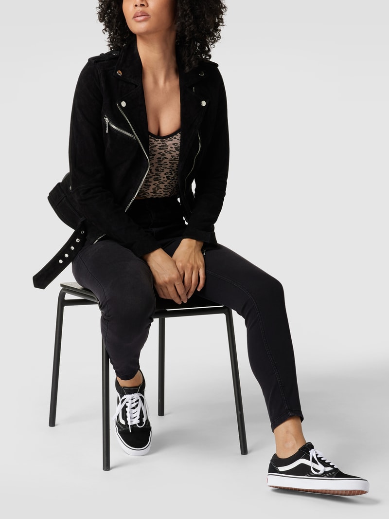 Skinny Fit Jeans mit Stretch-Anteil in schwarz
