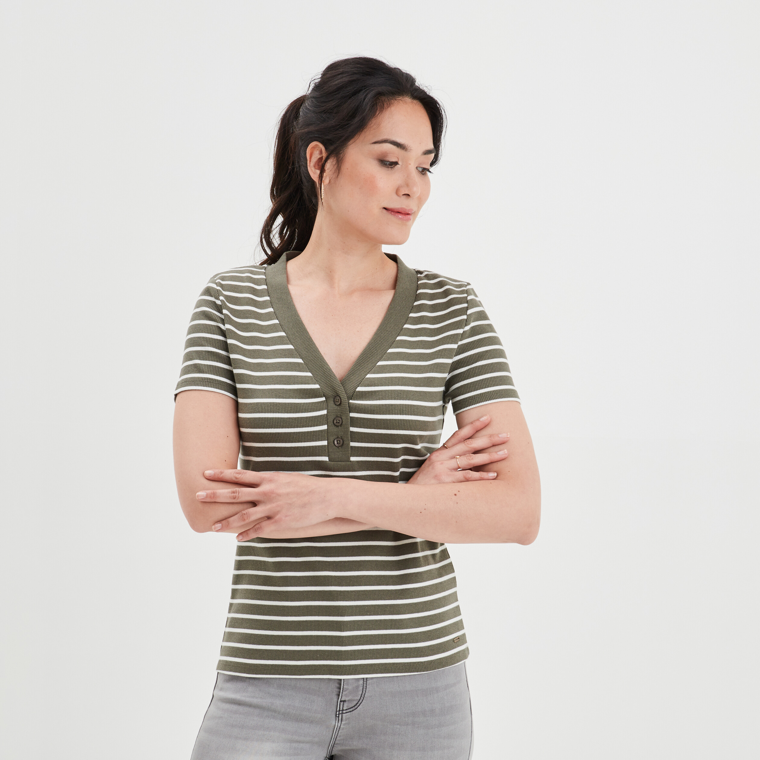 T-shirt côtelé col tunisien vert kaki femme | La Halle