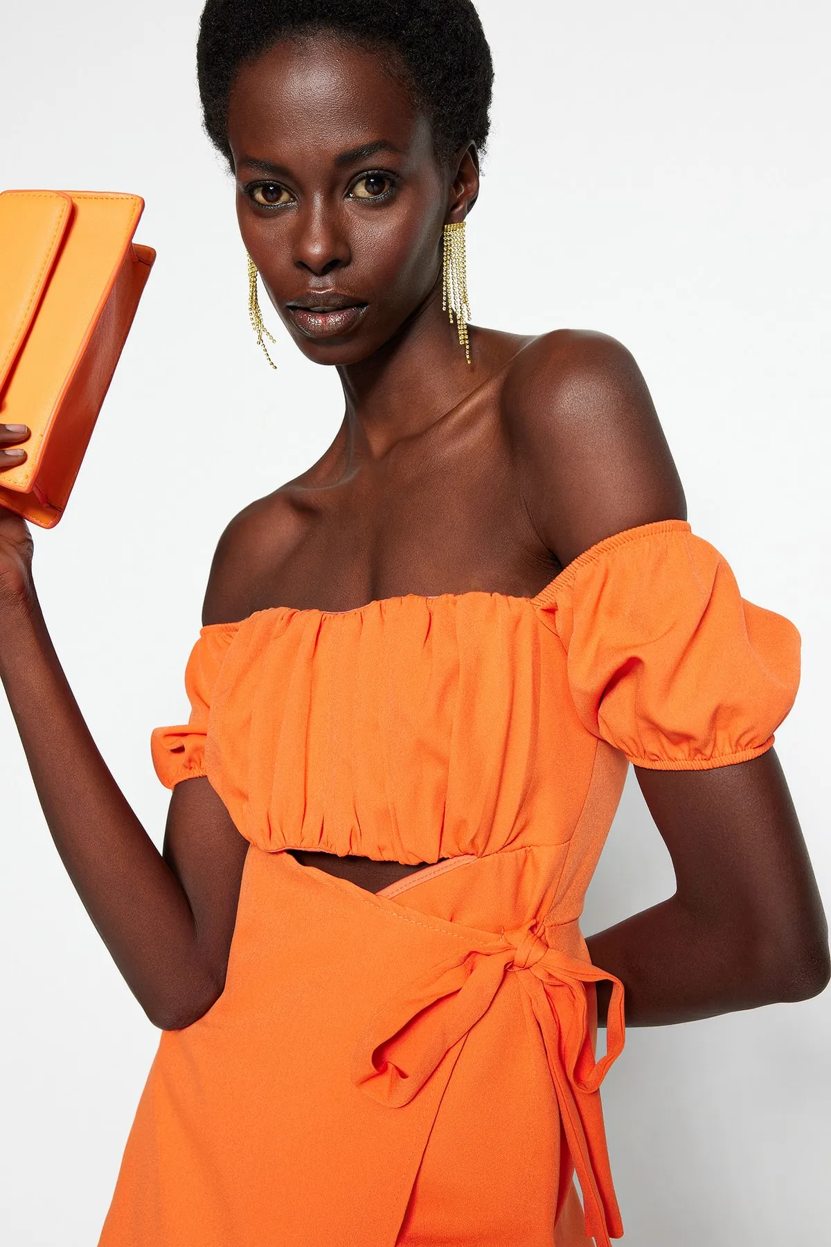 Trendyol Collection  Orangefarbener Jumpsuit mit gewebtem Fenster/Ausschnitt-Detail TPRSS22EL1006