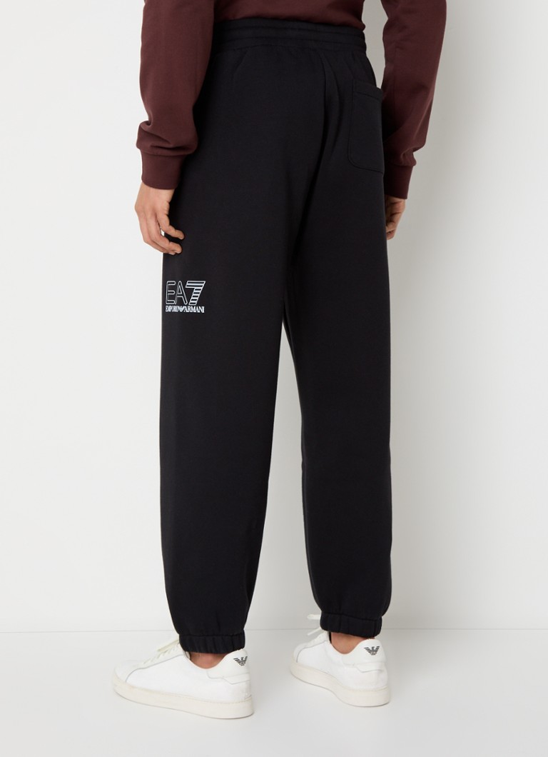 Pantaloni de trening slim fit de la Emporio Armani, cu logo și buzunare laterale.