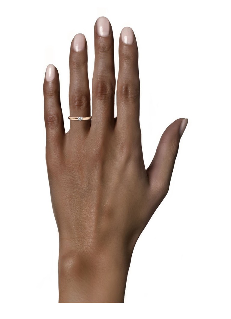 Inel solitaire din aur roz cu montură tip gheare și un diamant sintetic de 0,11 ct.