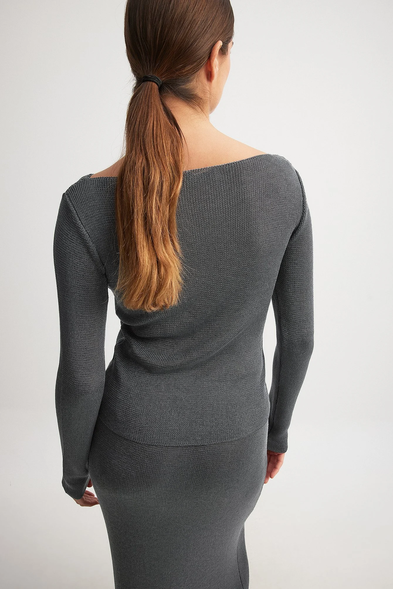 Metallischer Strickpullover mit U-Ausschnitt