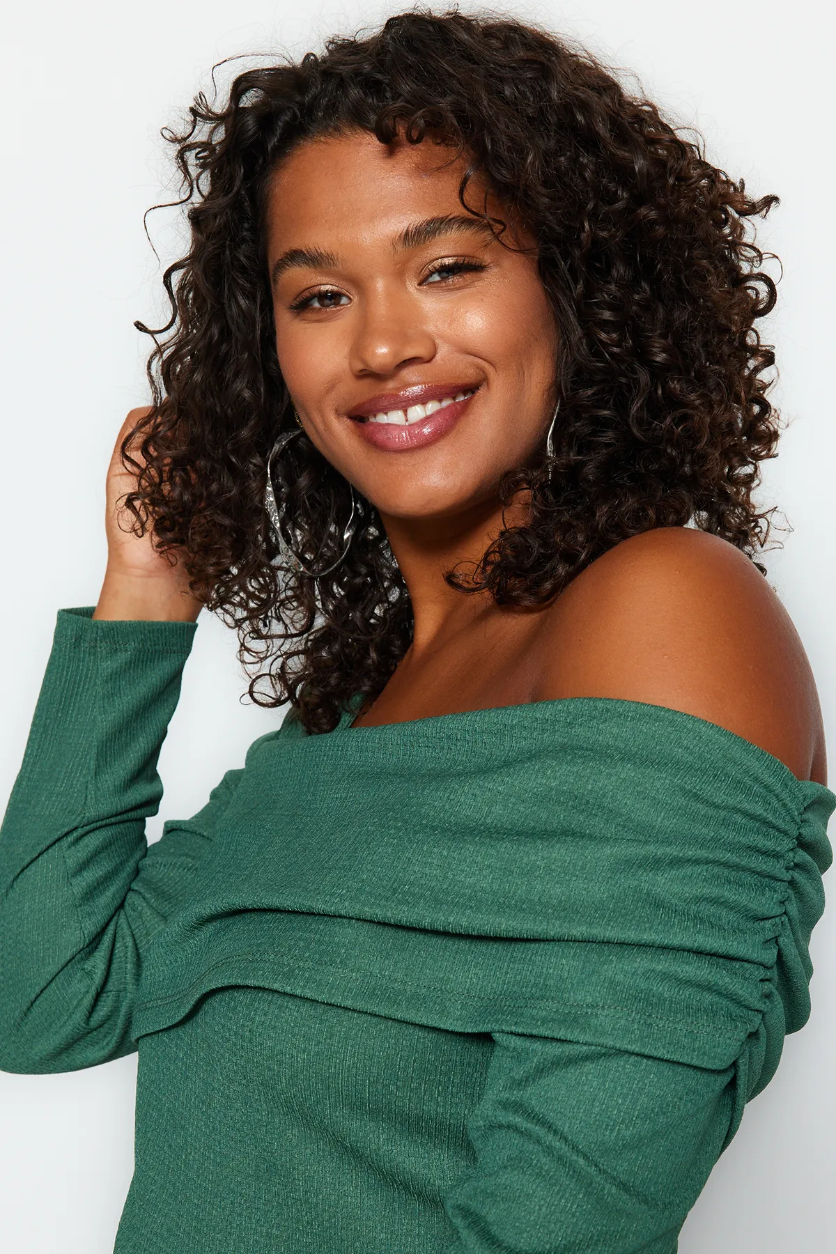 Trendyol Curve  Smaragdgrüne schlichte Basic-Strickbluse mit asymmetrischem Kragen TBBAW24AF00003