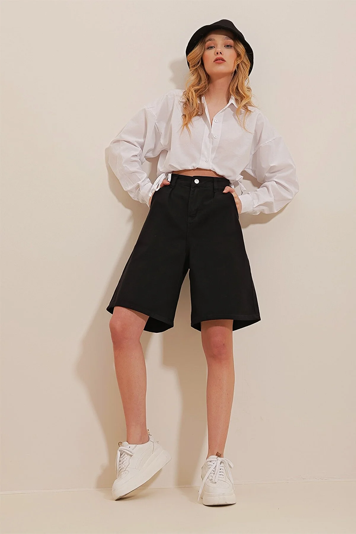 Trend Alaçatı Stili  Shorts - Schwarz - Hoher Bund