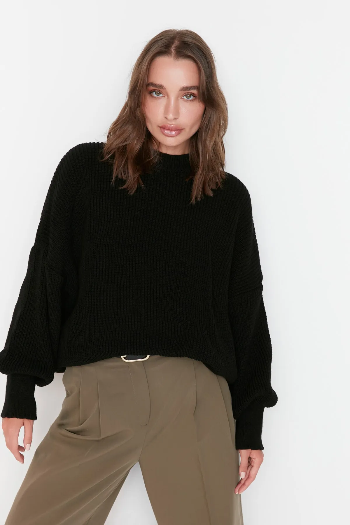 Trendyol Collection  Schwarzer Strickpullover mit Rundhalsausschnitt und weiter Passform TWOAW23KZ01448
