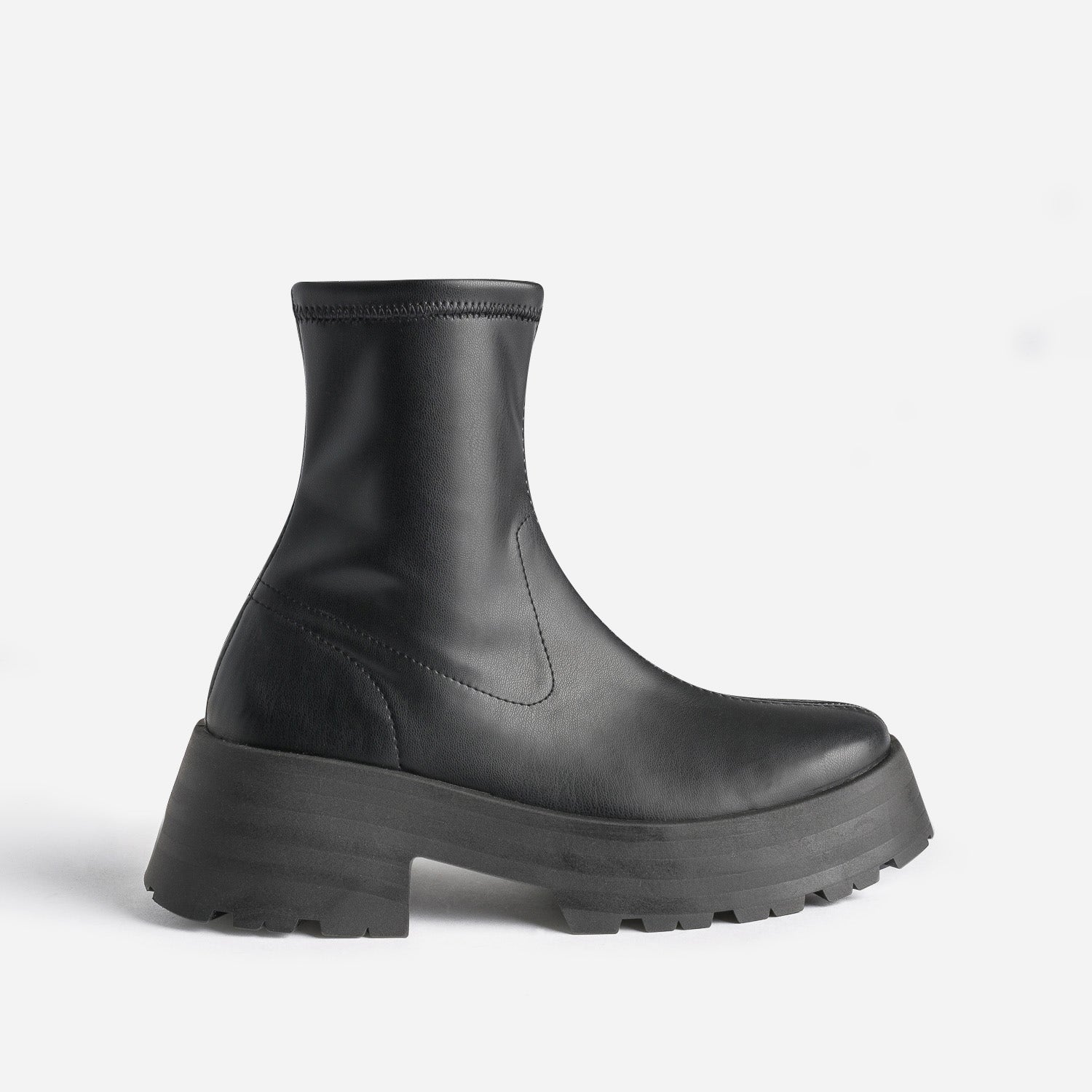 Boots TEXTO noir à semelle épaisse et crantée