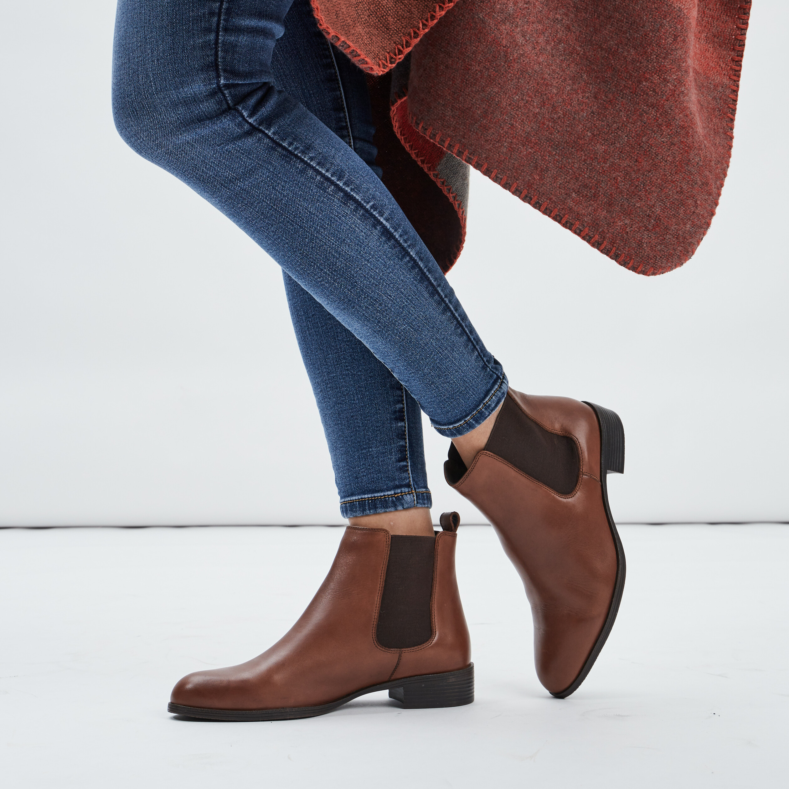 Bottines chelsea en cuir marron femme | La Halle