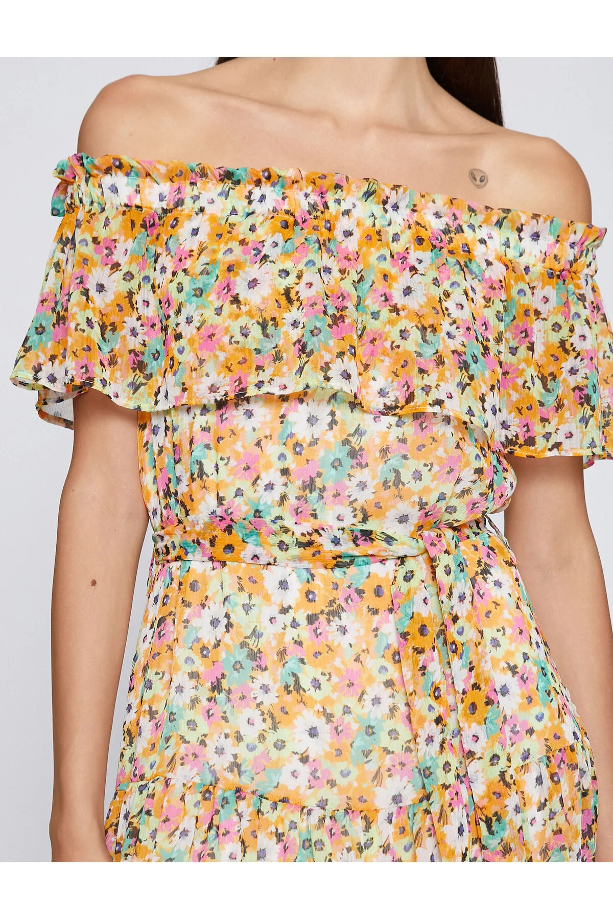 Koton  Langes, schulterfreies Kleid mit Blumenmuster