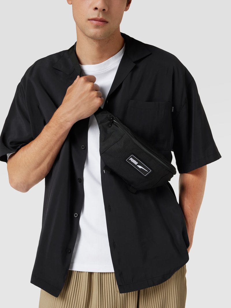 Bauchtasche mit Label-Detail Modell 'PUMA Deck Waist Bag' in schwarz