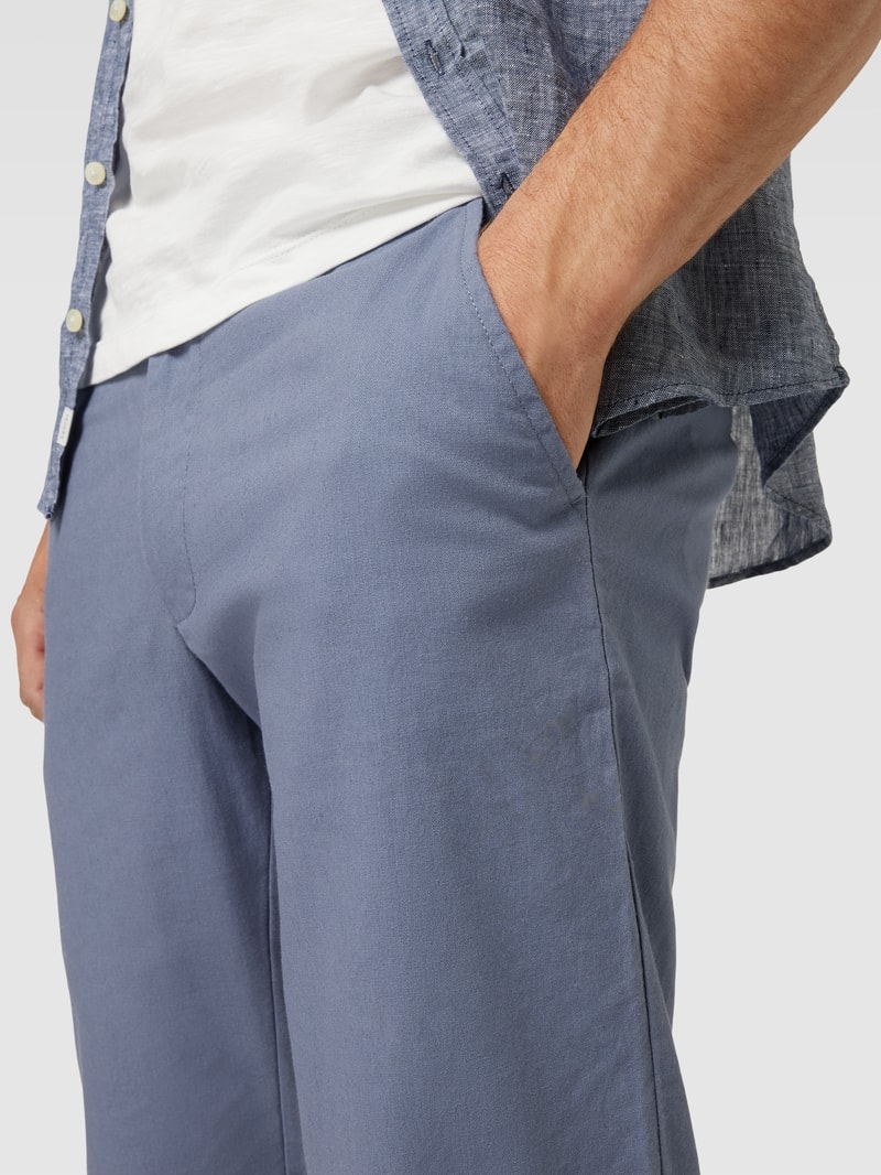 Chino mit französischen Eingrifftaschen in bleu