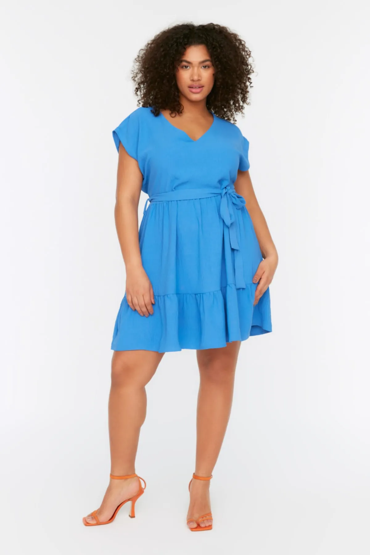 Trendyol Curve  Indigoblaues gewebtes Kleid mit Gürtel TBBSS22EL1670
