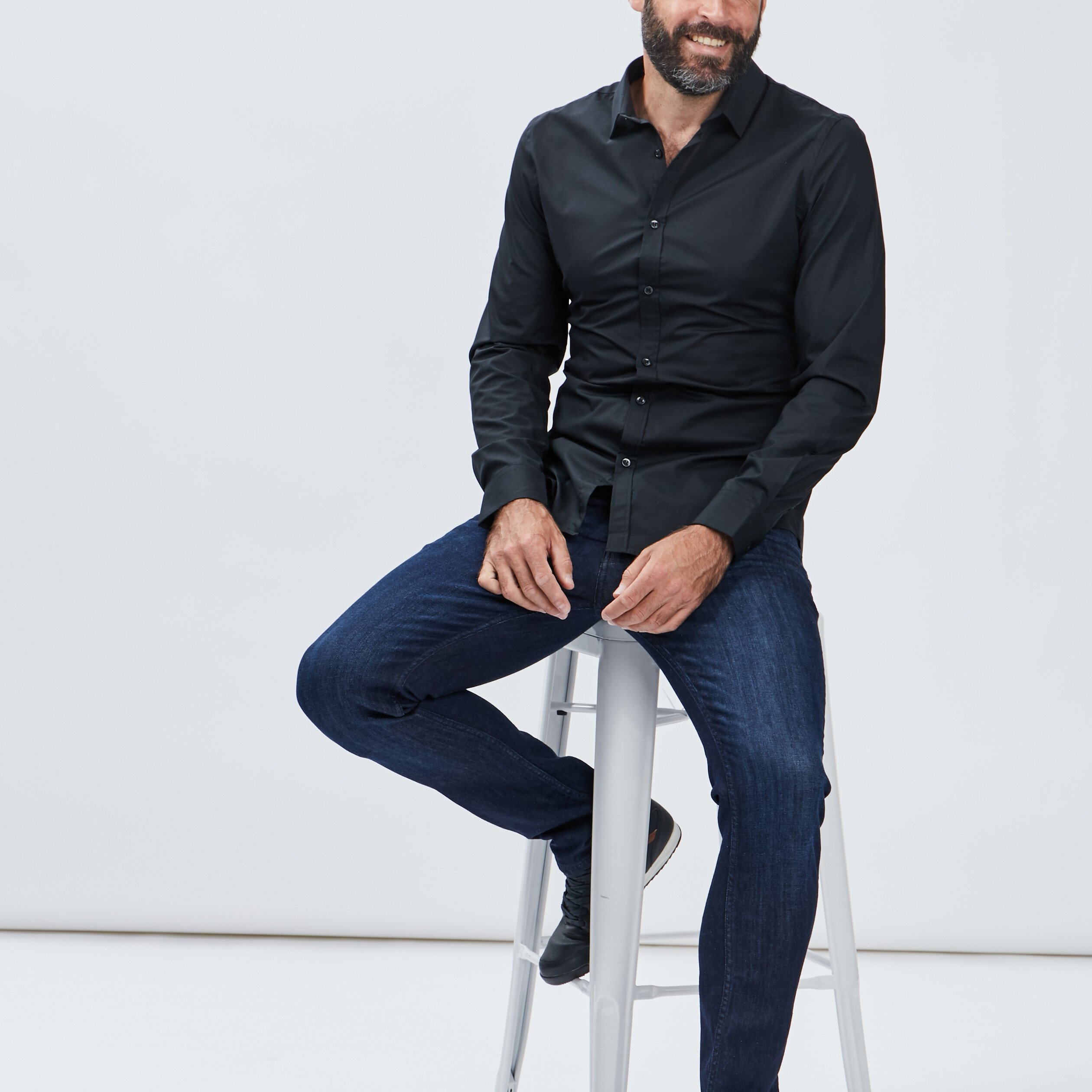 Chemise basique ajustée manches longues noir homme | La Halle