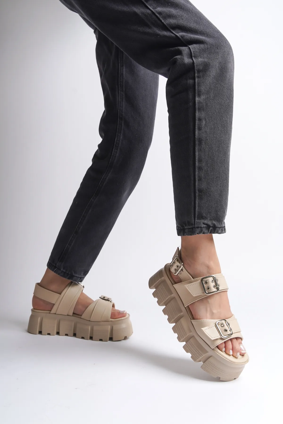 Capone Outfitters  Sandalette - Beige - Keilabsatz