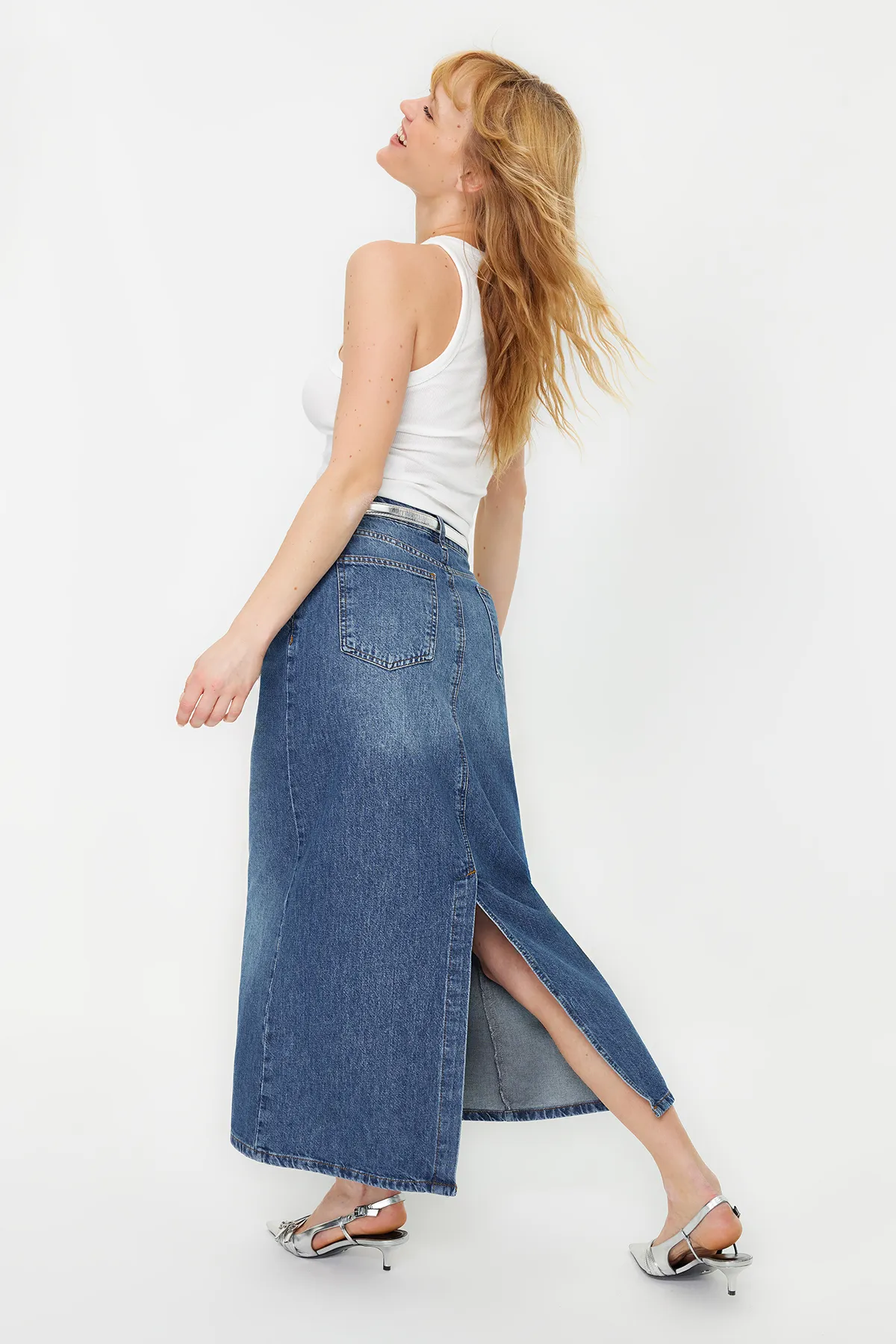 Trendyol Collection  Blauer Maxi-Jeansrock mit hoher Taille und detaillierten Nähten TWOSS24ET00009