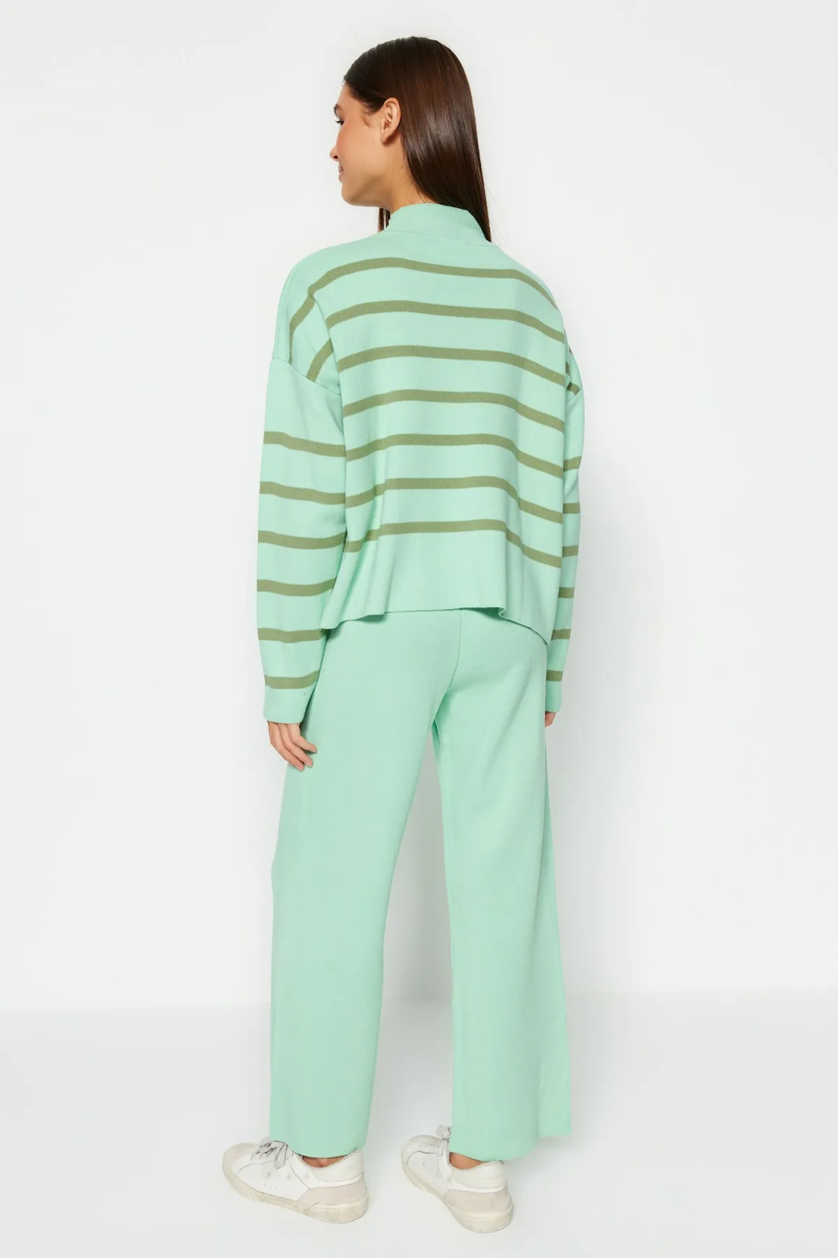 Trendyol Collection  Gestreiftes Strickoberteil- und Unterteil-Set mit grüner Hose TWOAW24AU00045