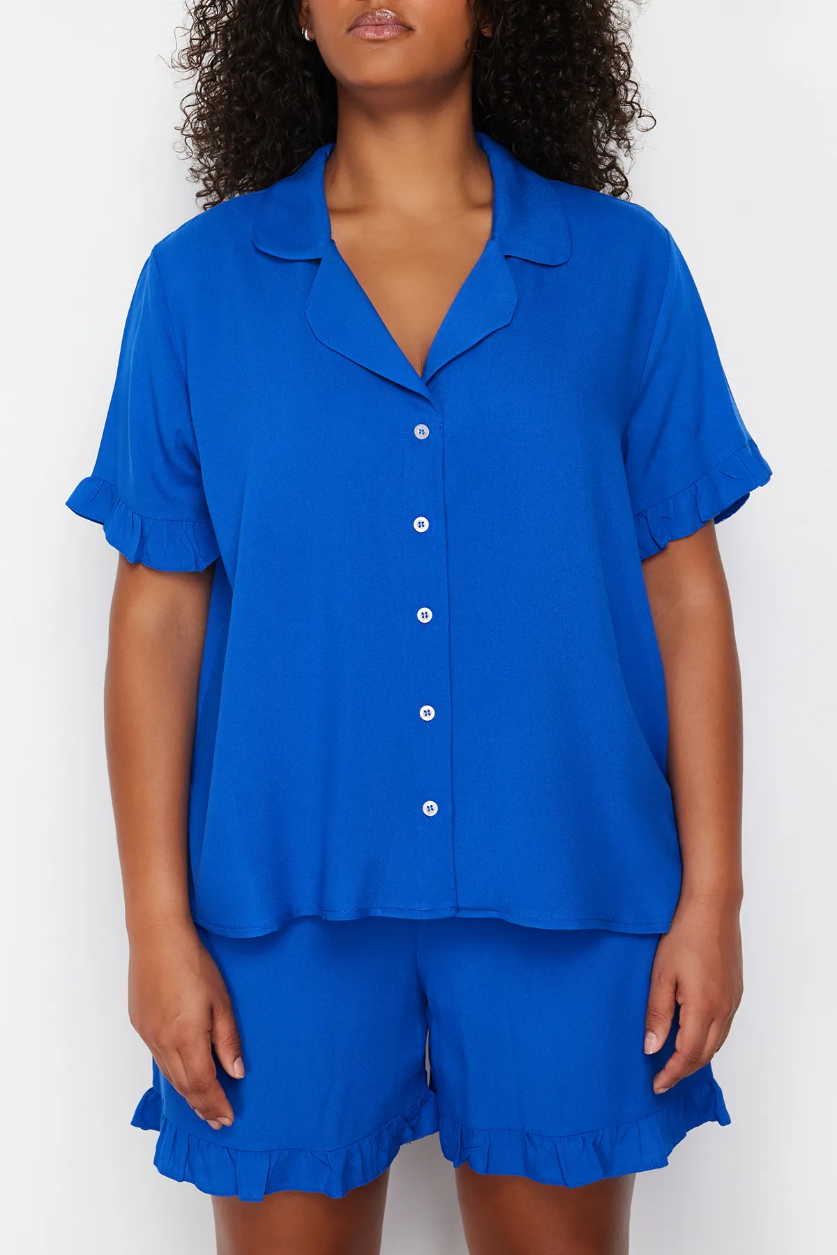 Trendyol Curve  Saks-Hemdkragen-Pyjama-Set aus Webstoff TBBSS24AI00006