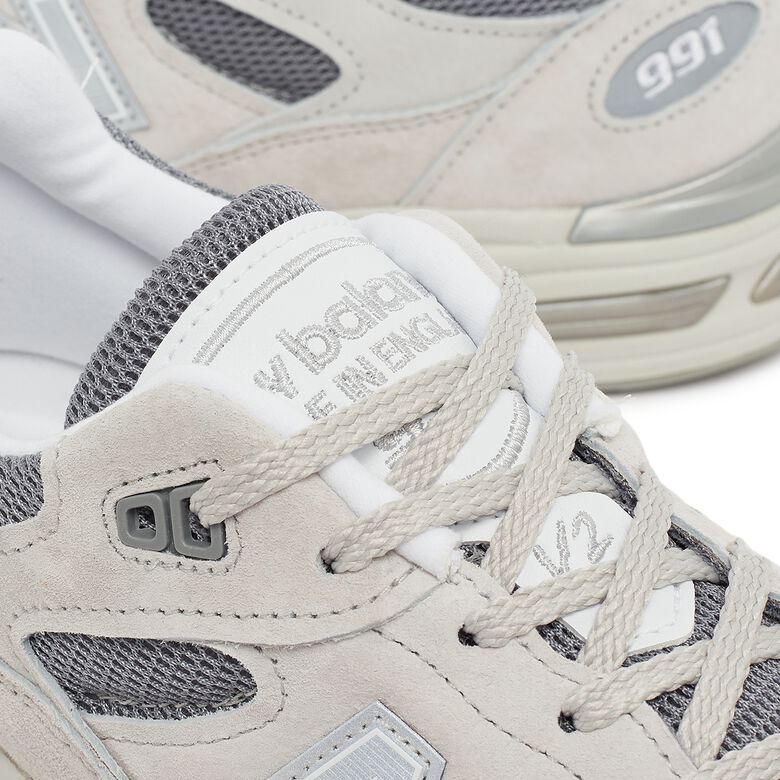 New Balance 991v2 