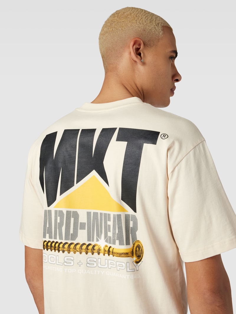 T-Shirt mit Rundhalsausschnitt und Brusttasche in sand