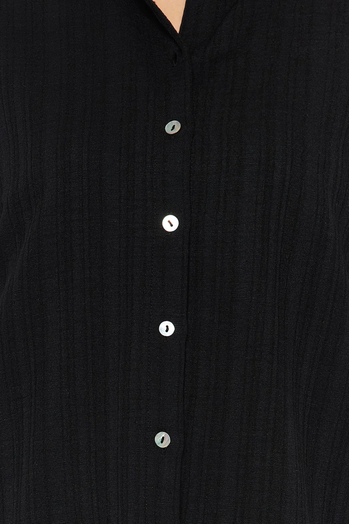 Trendyol Collection  Schwarzes Hemd-Shorts-Set aus gewebtem Leinengemisch TBESS23AU00054