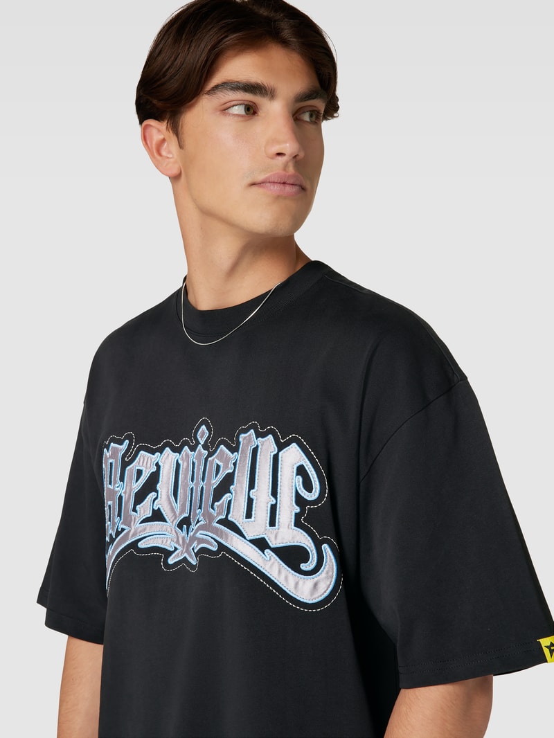 T-Shirt mit Label-Stitching in schwarz