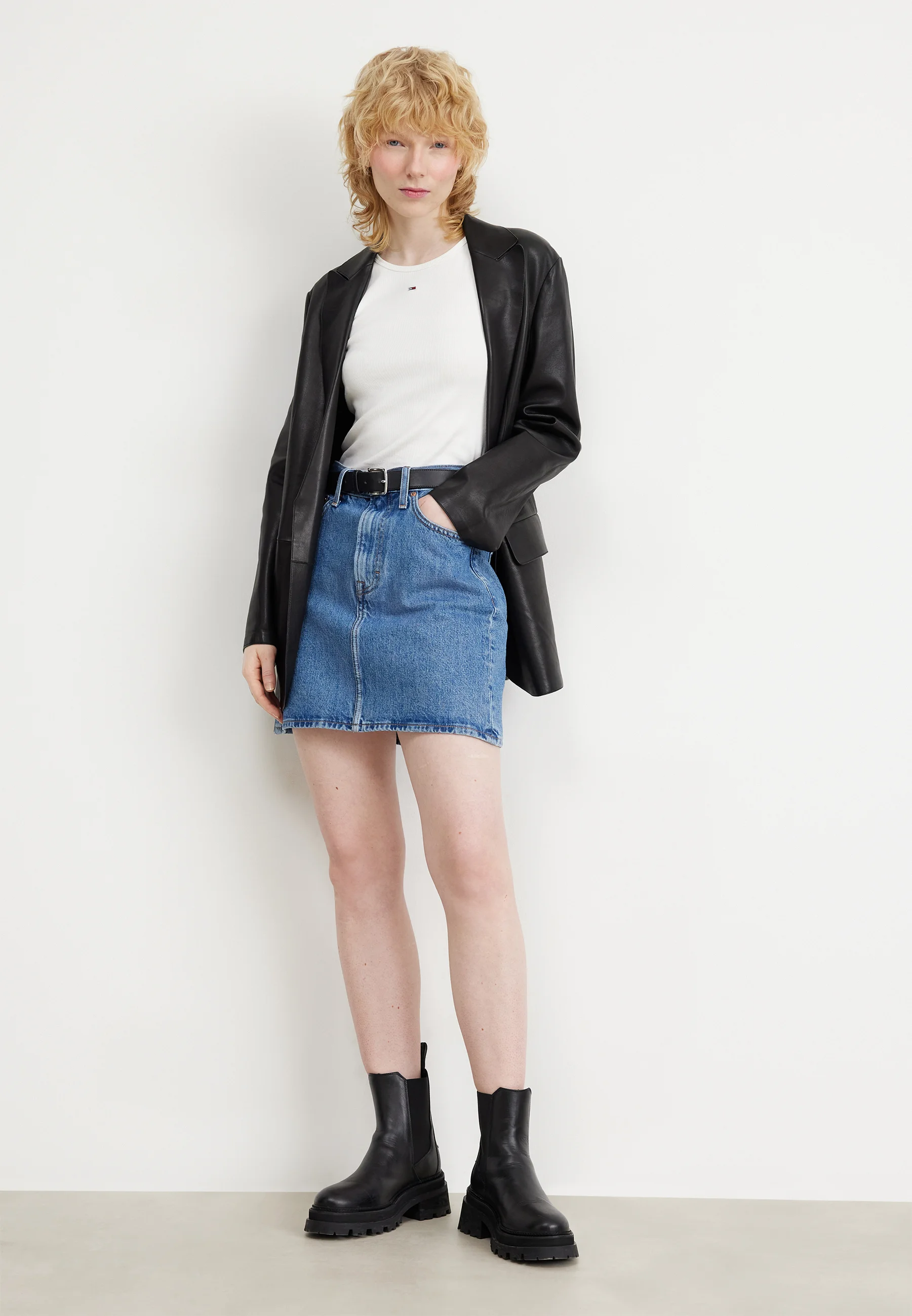 Tommy Jeans MOM SKIRT - Falda vaquera