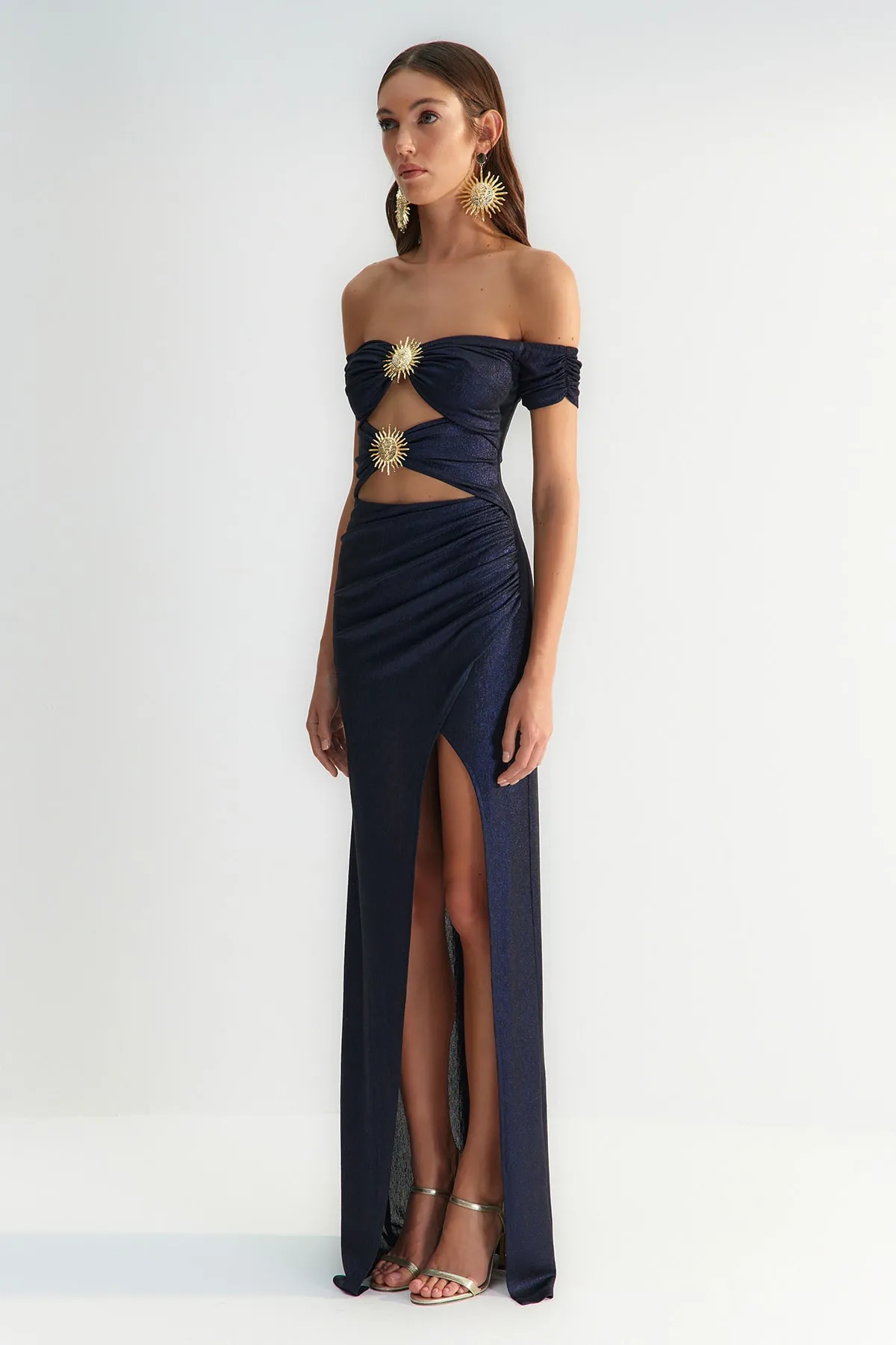 Trendyol Collection  X Zeynep Tosun Marineblaues Abend- und Abschlusskleid mit Sonnenaccessoires TCLSS23AE00002