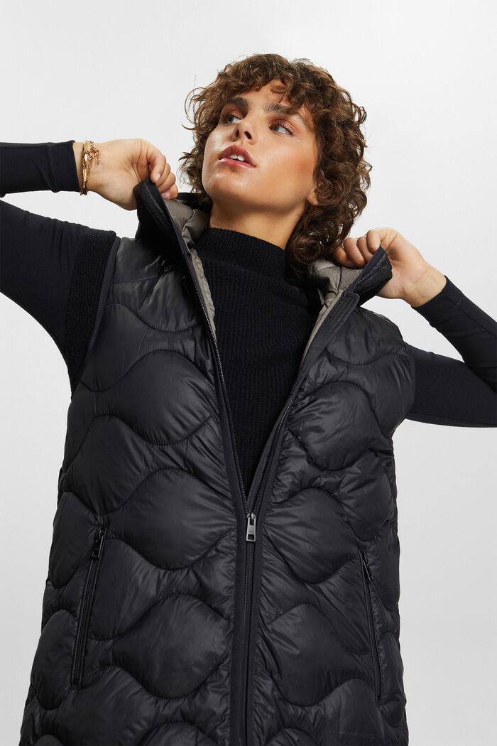 Recycelt: lange Steppweste