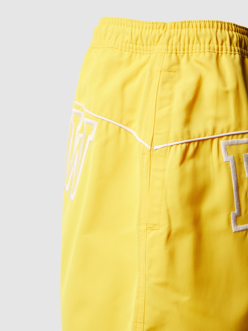 Badehose mit Label-Stitching in gelb