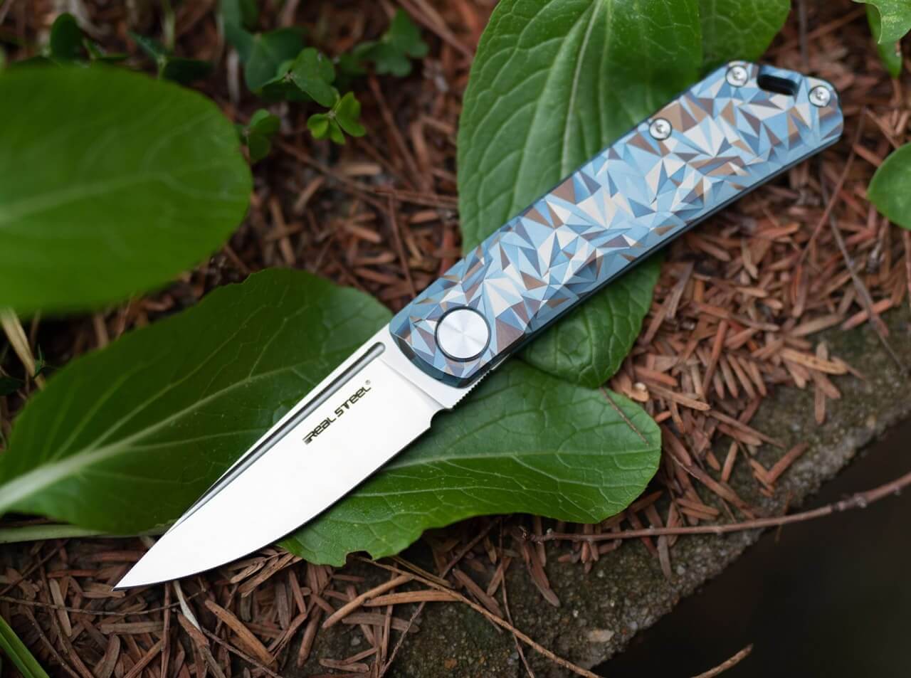 Luna Titanium Blue Geometry