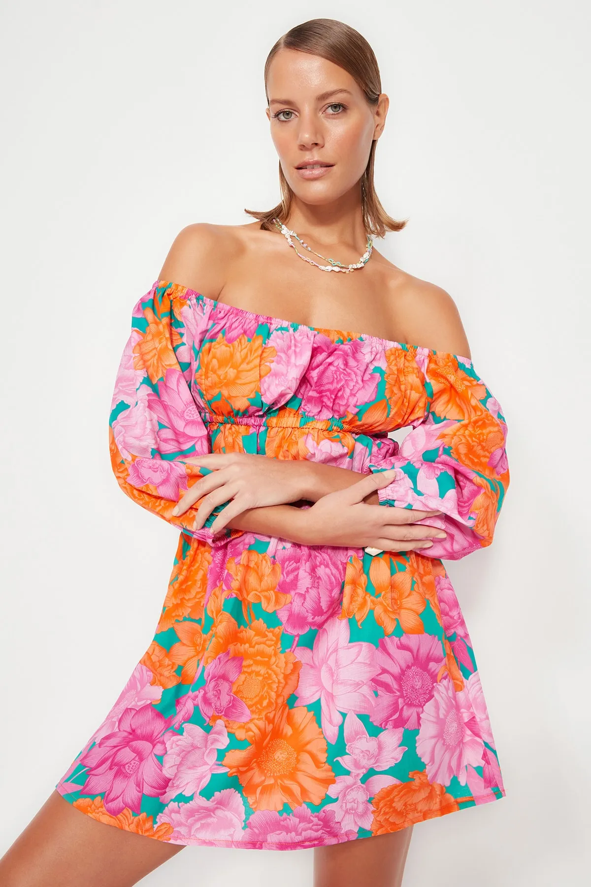 Trendyol Collection  Gerafftes Mini-Strandkleid aus 100 % Baumwolle mit Blumenmuster TBESS23EL00113
