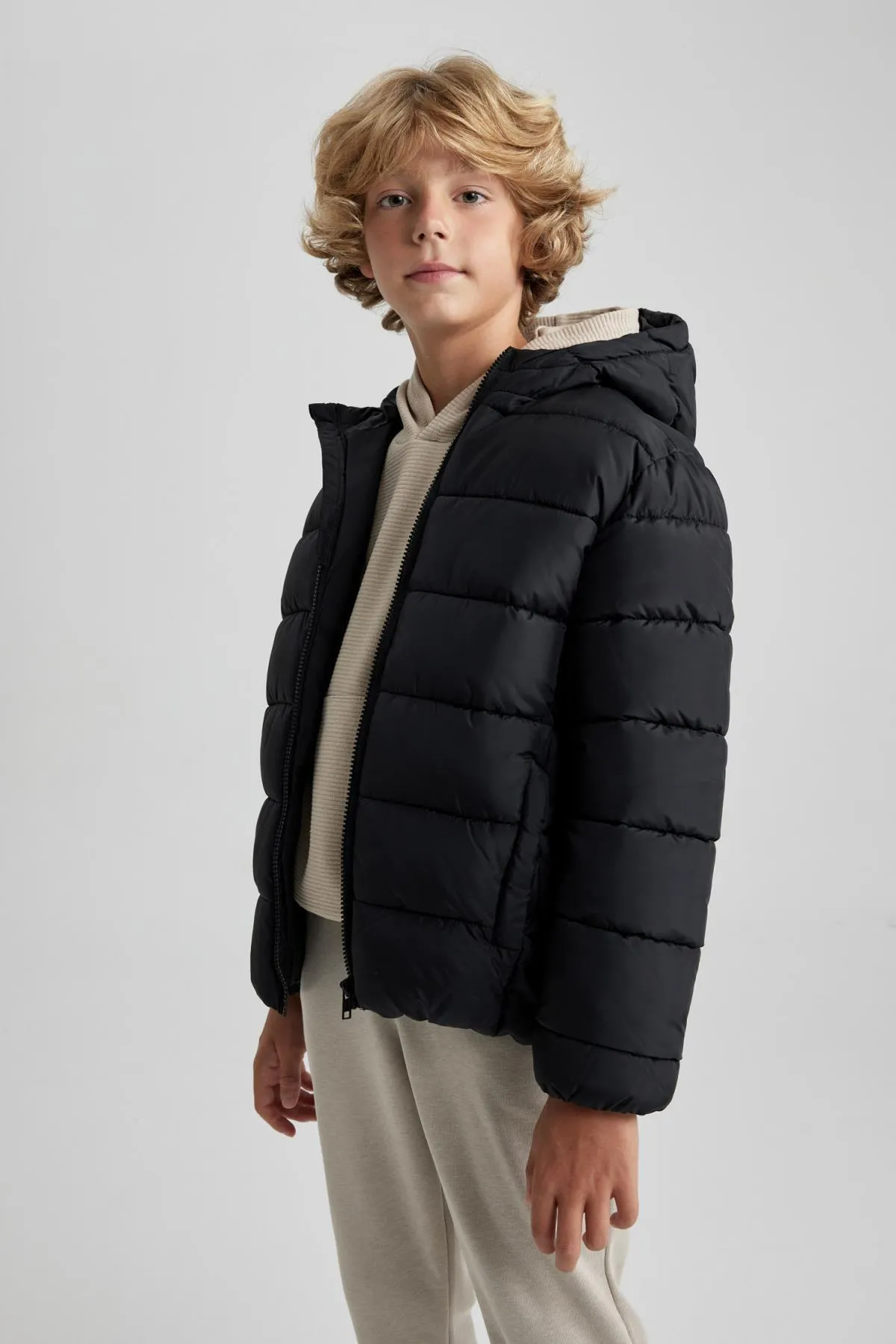 DeFacto  Wasserabweisende Pufferjacke mit Kapuze für Jungen A1875a823wn