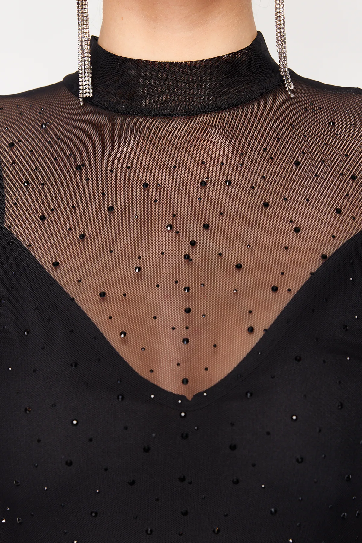 Trendyol Collection  Limitiertes schwarzes Tüllkleid mit glänzendem Stein TPRAW24EL00208