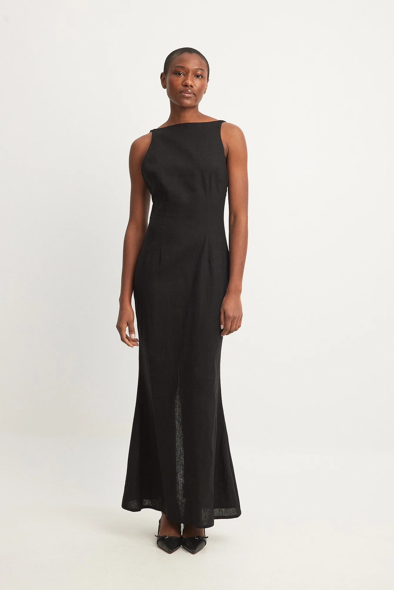 Maxikleid aus Leinen-Mix mit offenem Rücken