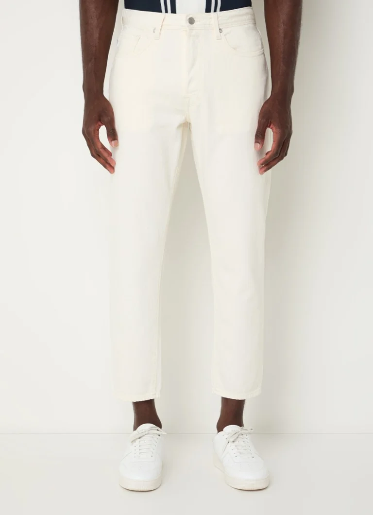 Selected Homme -suoralahkeiset crop-farkut luomupuuvillasekoitteesta, väripesulla