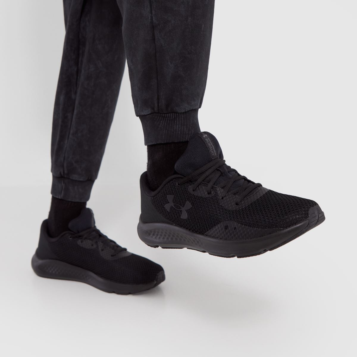 Under Armour – Charged Pursuit 3 – Svarta träningsskor