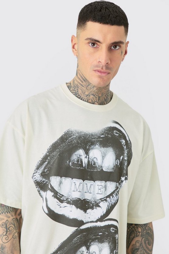 Tall Oversize T-Shirt mit Metallic Homme Lippen Print