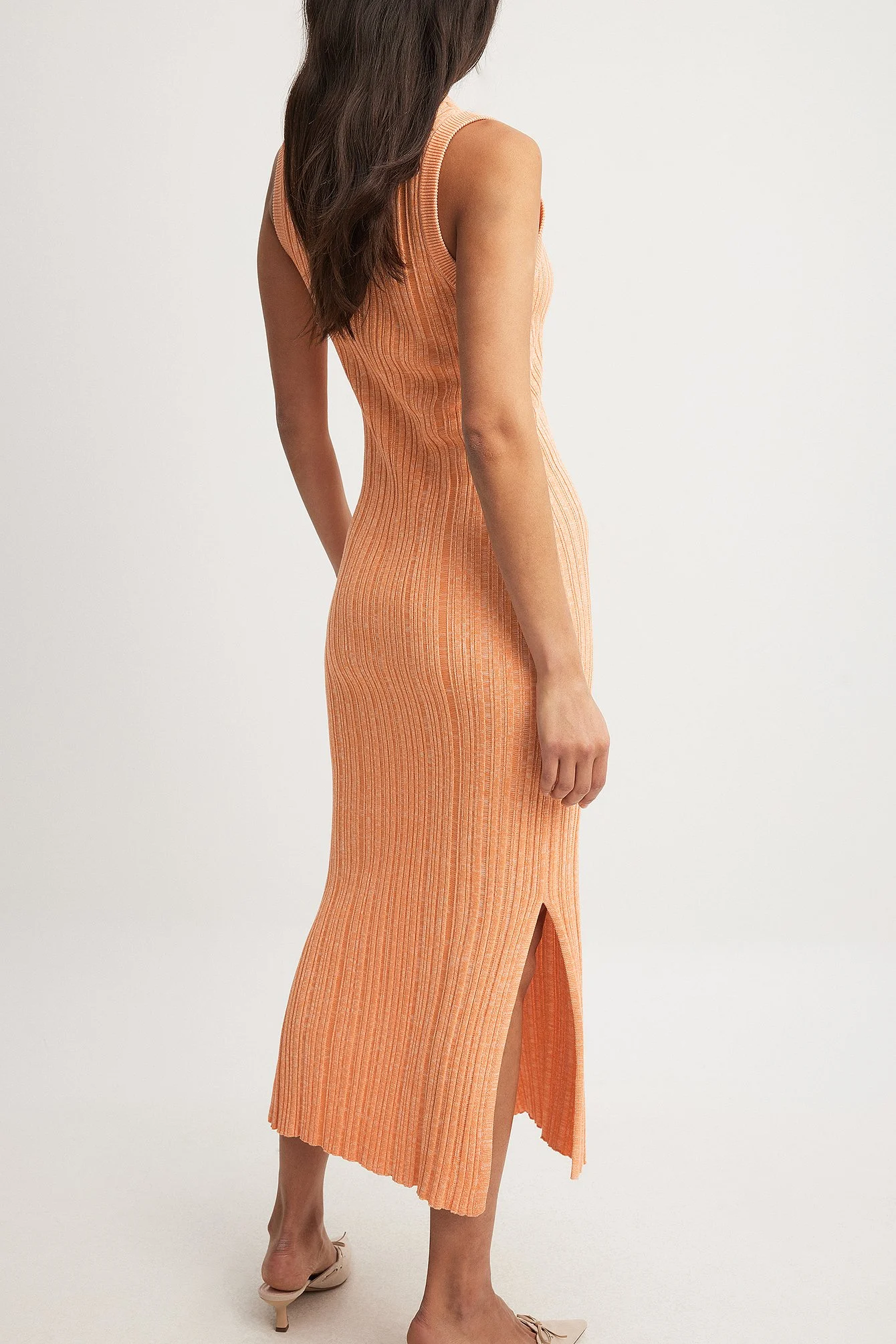 Ärmelloses Midikleid aus Rippenstrick