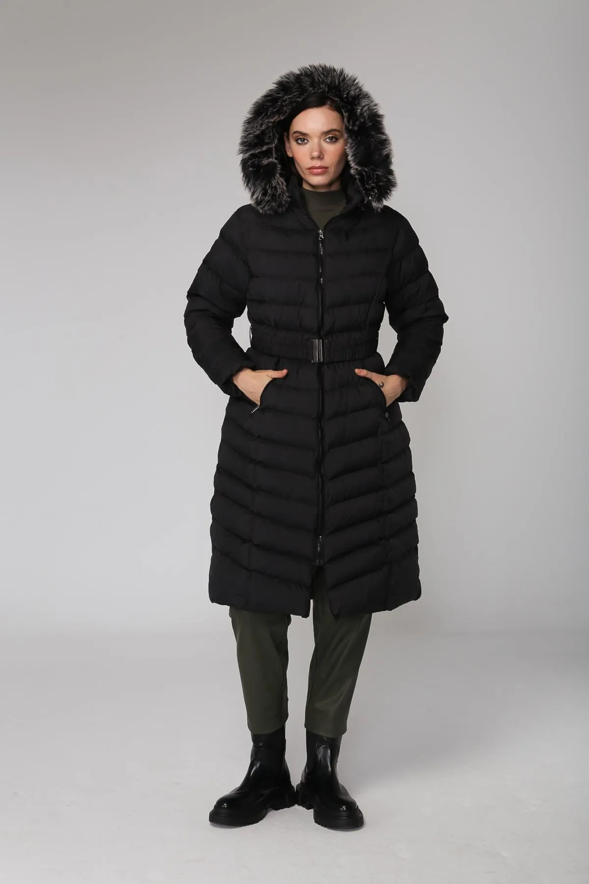 Olcay  Pelziger Puffermantel mit Kapuze und Reißverschluss, SCHWARZ 6136