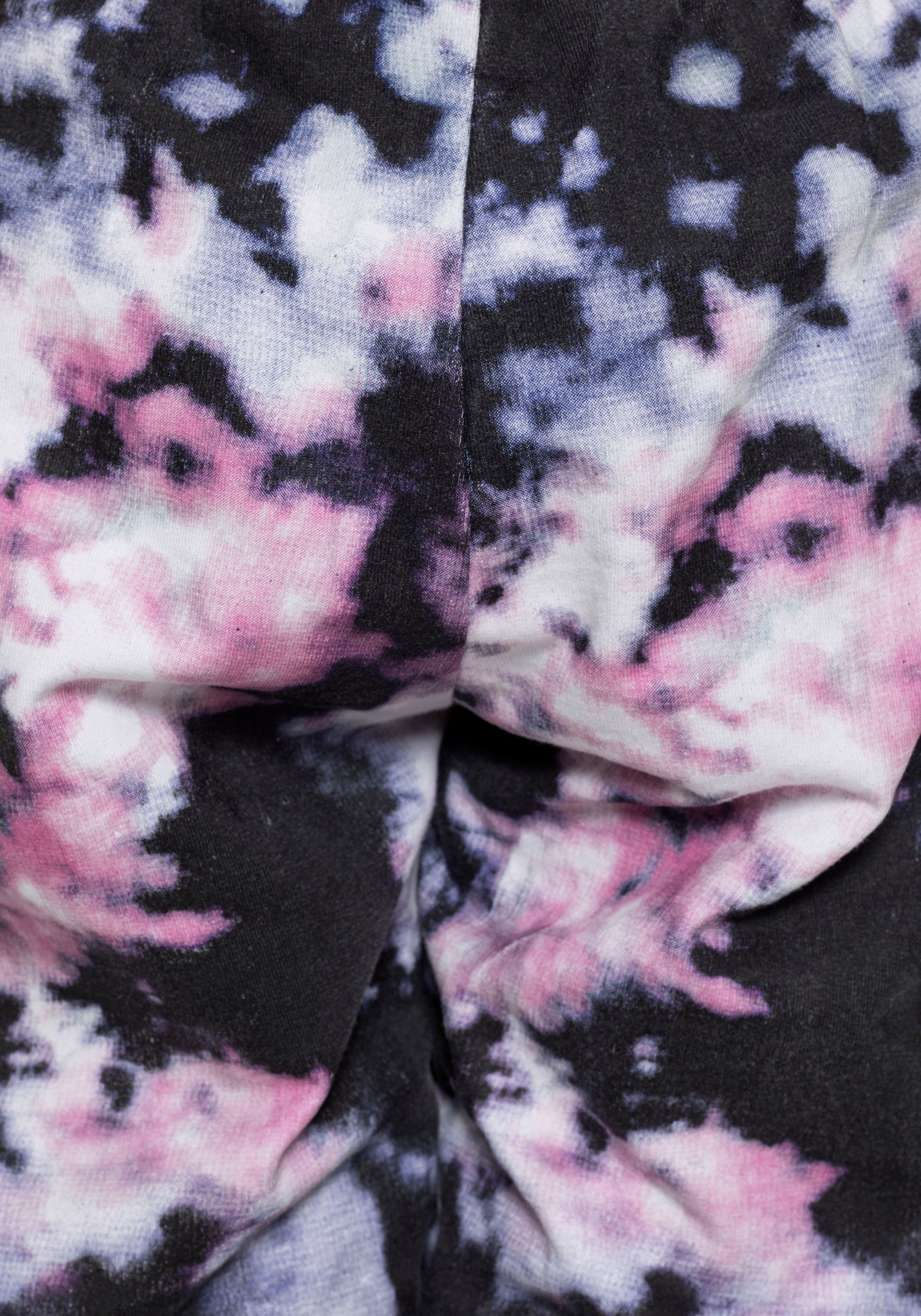 Bench. Sweathose cooles Batikmuster