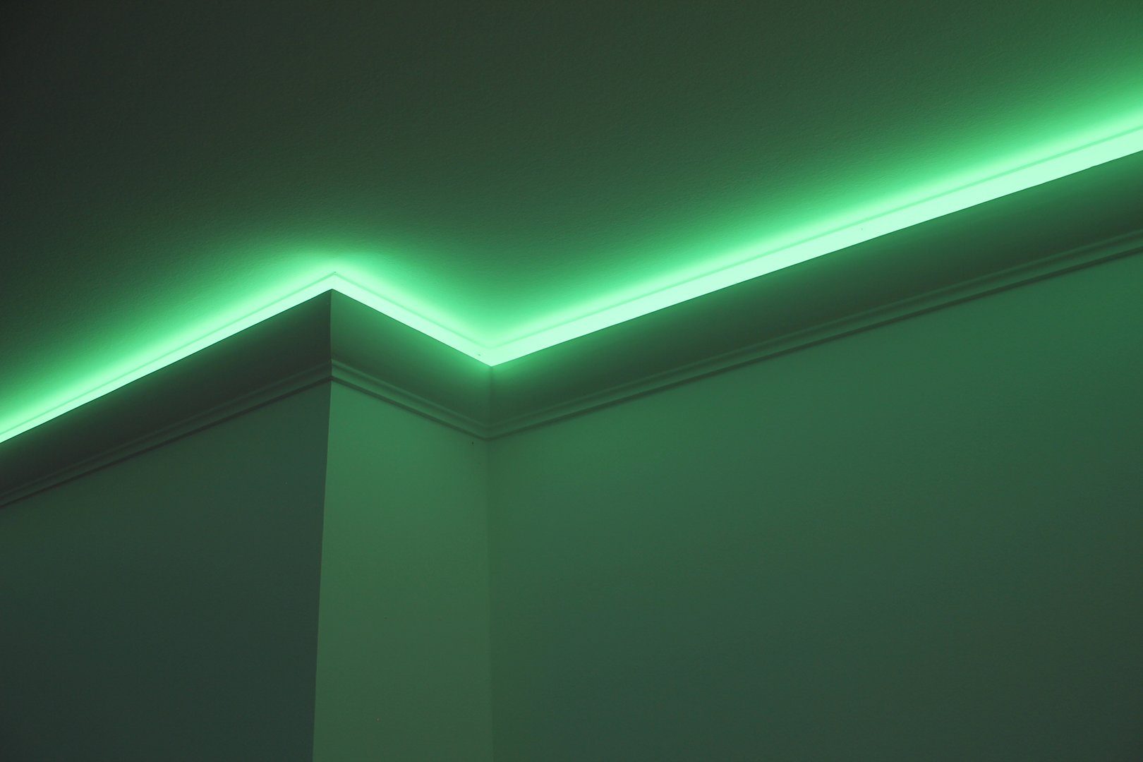 Hexim Eckprofil LED- 1 (LED Stuckleisten aus PU - Indirekte Beleuchtung mit modernen Deckenleisten, lichtundurchlässig, leicht und schlagzäh)